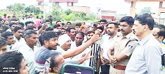 सीमेंट संयंत्र पर चार पंचायत के प्रतिनिधियों का आरोप