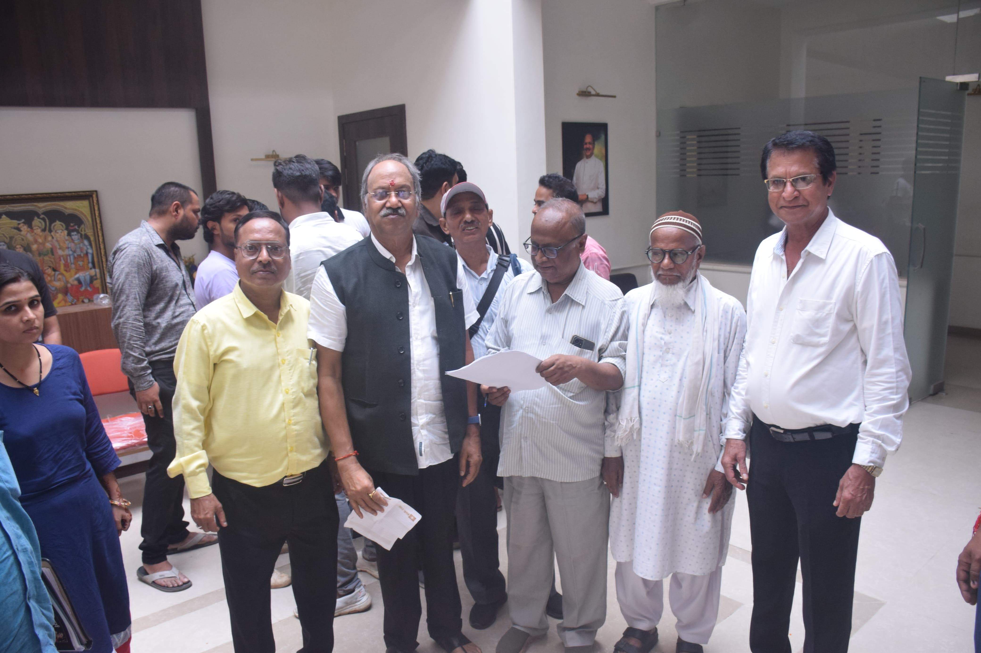 पेंशन संशोधन में विलम्ब को लेकर बृजमोहन को ज्ञापन पेंशन संशोधन में विलम्ब को लेकर बृजमोहन को ज्ञापन