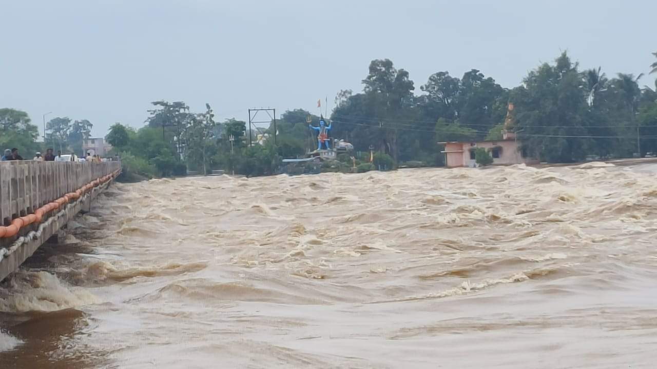 लगातार दूसरे दिन भी  शिवनाथ उफान पर