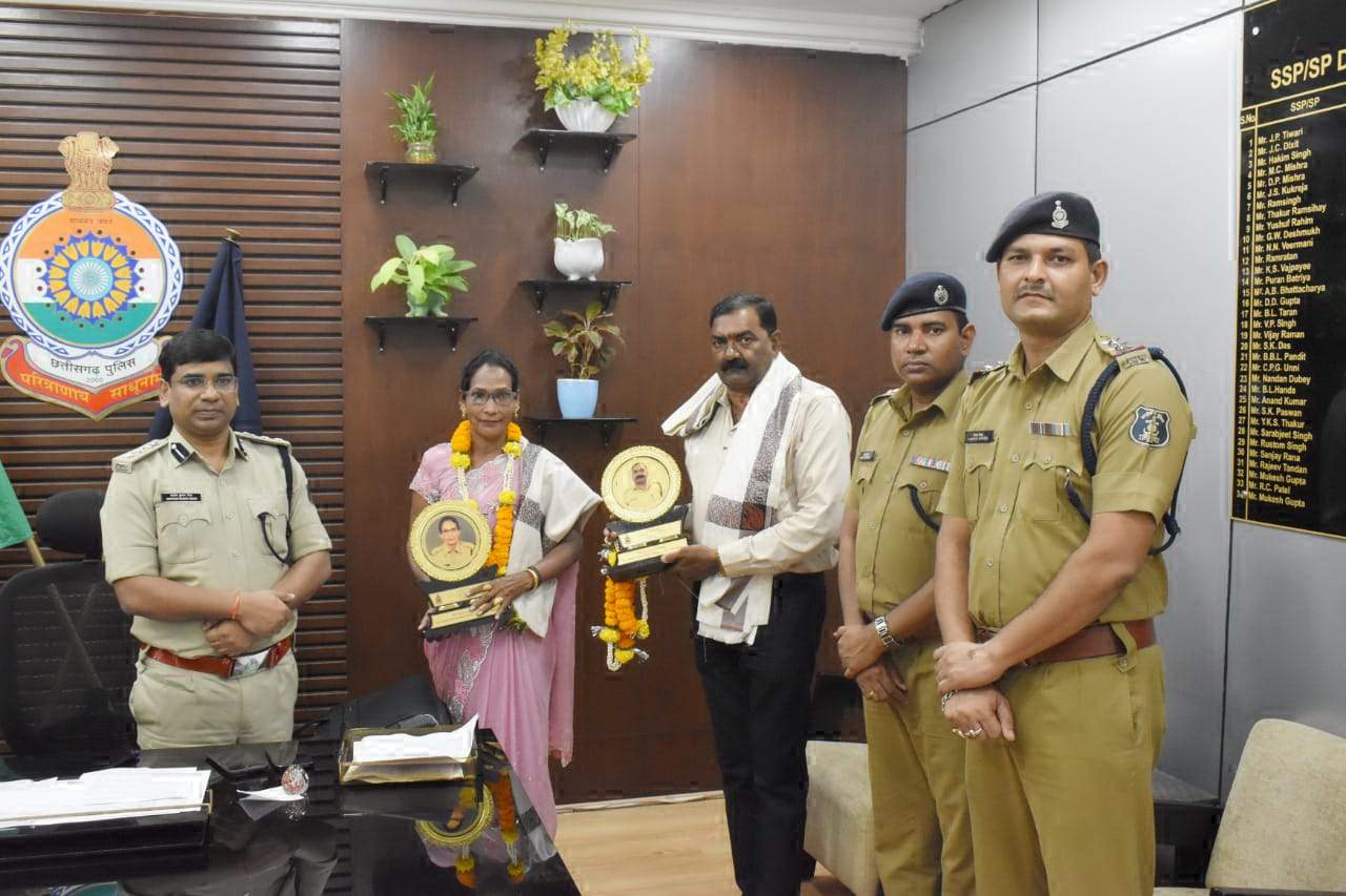 सराहनीय सेवा के बाद विदाई सराहनीय सेवा के बाद विदाई