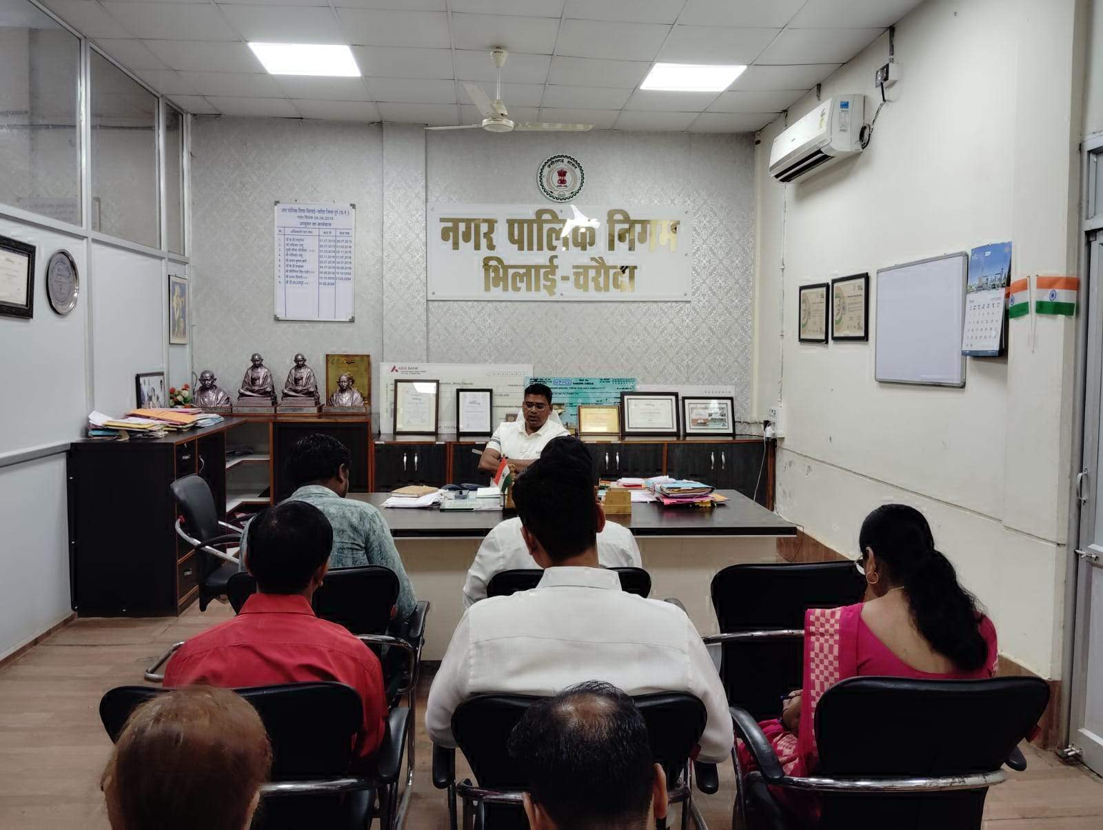 विभागीय कामकाज को लेकर बैठक विभागीय कामकाज को लेकर बैठक