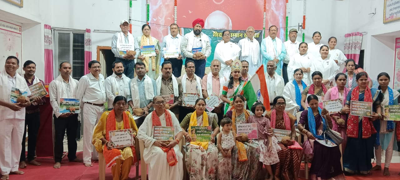ब्रह्माकुमारी सेंटर में शिक्षकों का सम्मान ब्रह्माकुमारी सेंटर में शिक्षकों का सम्मान