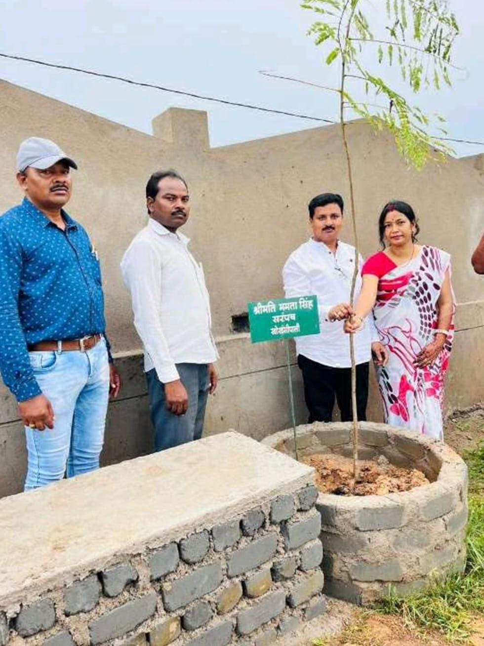 खोखसीपाली में पौधारोपण खोखसीपाली में पौधारोपण