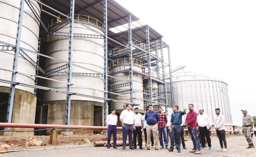 प्रभारी सचिव ने मक्का प्रसंस्करण एथेनॉल प्लांट का किया निरीक्षण प्रभारी सचिव ने मक्का प्रसंस्करण एथेनॉल प्लांट का किया निरीक्षण