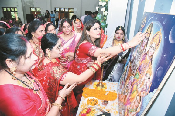 पंडरिया विधायक ने महिलाओं संग मनाया तीज मिलन समारोह पंडरिया विधायक ने महिलाओं संग मनाया तीज मिलन समारोह