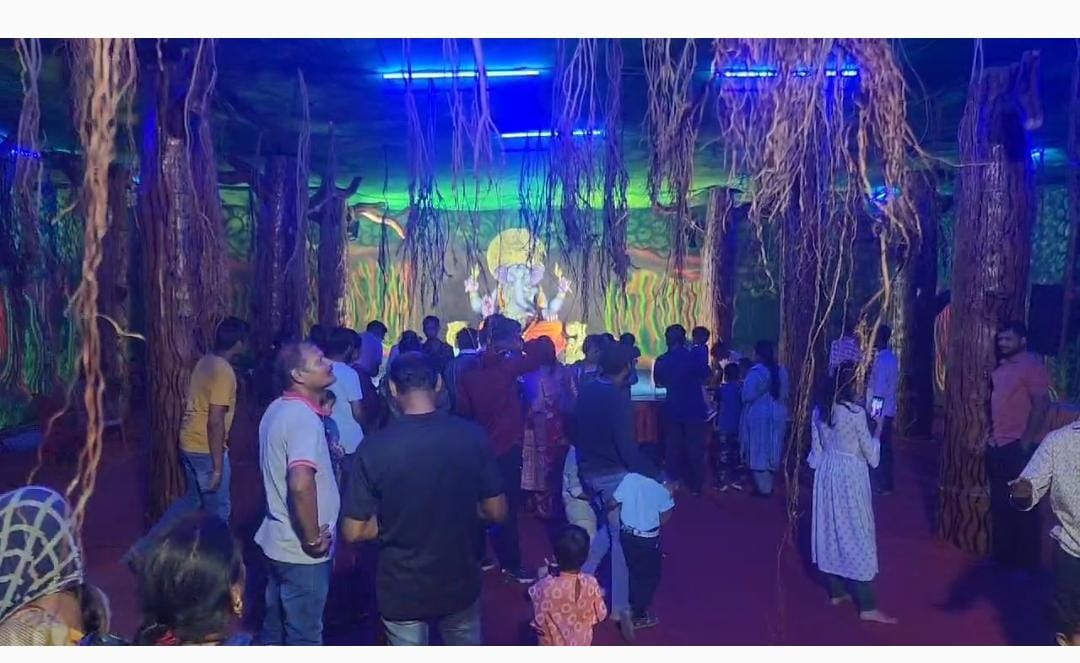 गणपति व केदारनाथ की झांकी देखकर दर्शक हो रहे हैं रोमांचित