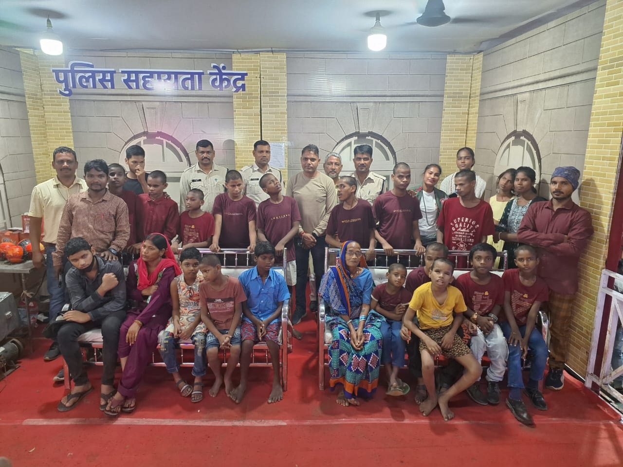 पुलिस ने विशेष बच्चों को कराई मीनाबाजार की सैर
