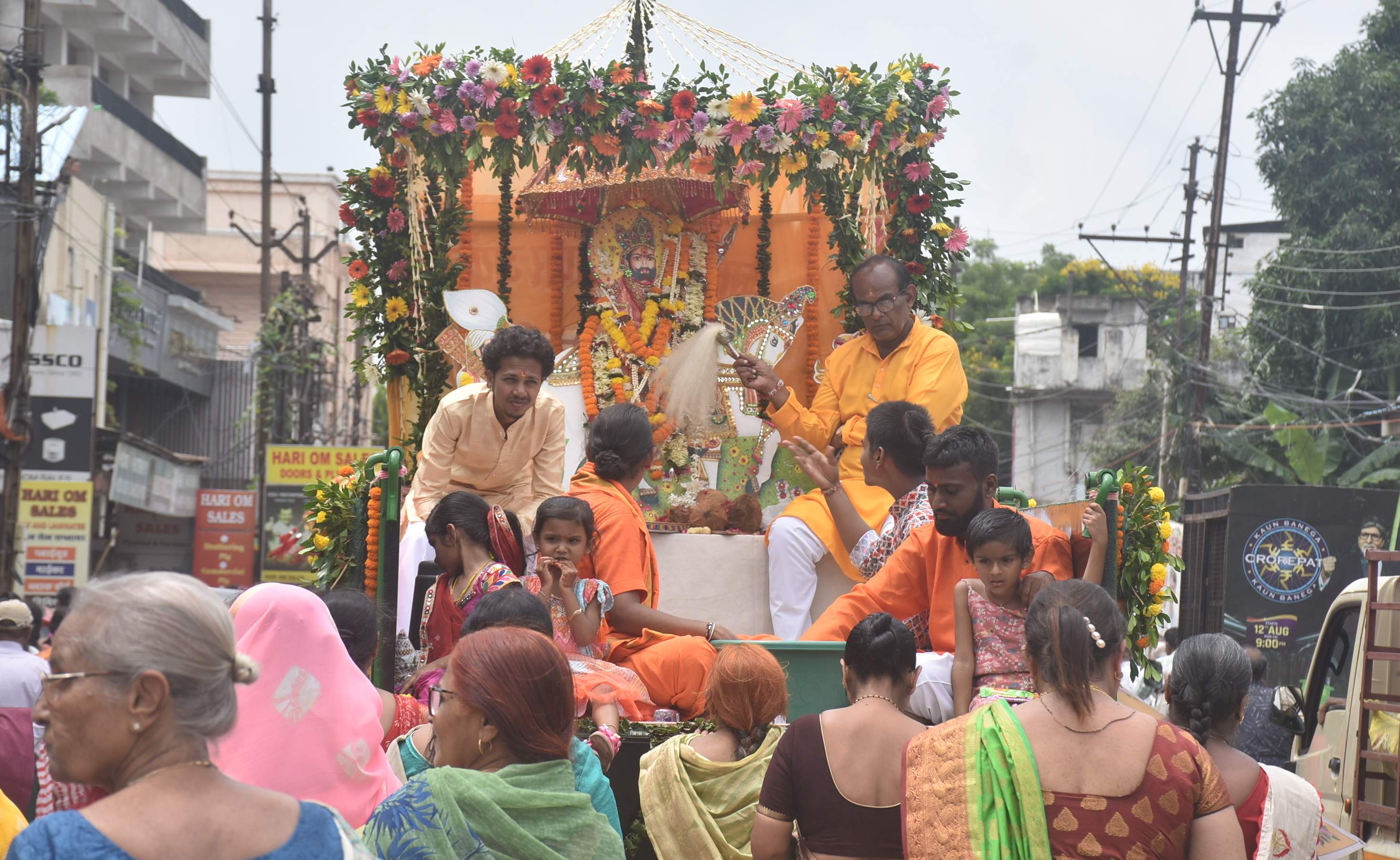 जयंती पर बाबा रामदेव की शोभा यात्रा 