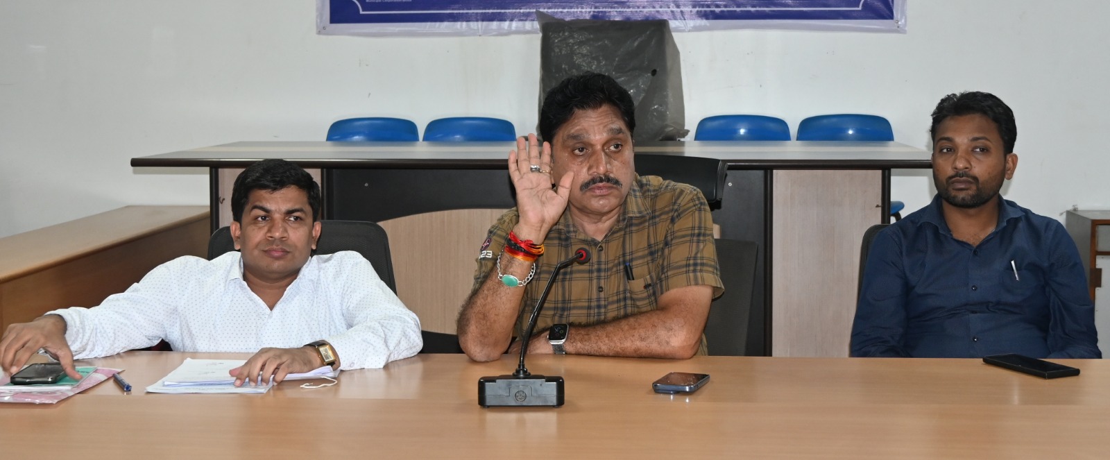 बीएलओ मतदाता पुनरीक्षण कार्य जल्द पूरा करे-लापरवाही पर कार्रवाई बीएलओ मतदाता पुनरीक्षण कार्य जल्द पूरा करे-लापरवाही पर कार्रवाई