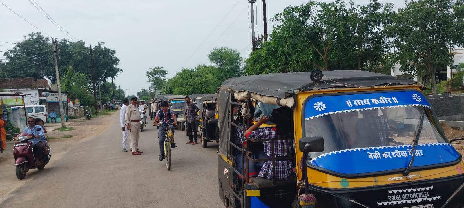 चरमराई ट्रैफिक व्यवस्था, बार-बार जाम चरमराई ट्रैफिक व्यवस्था, बार-बार जाम