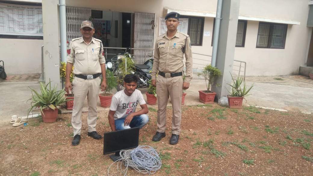 स्कूल में चोरी, ओडिशा का एक आरोपी बंदी
