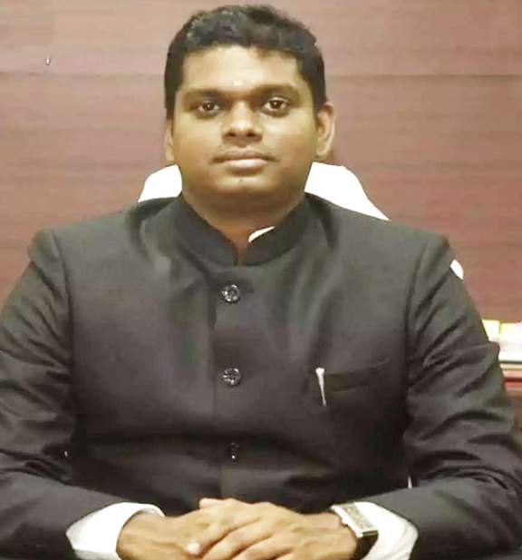 बस्तर के नए कलेक्टर बने हरीश एस.