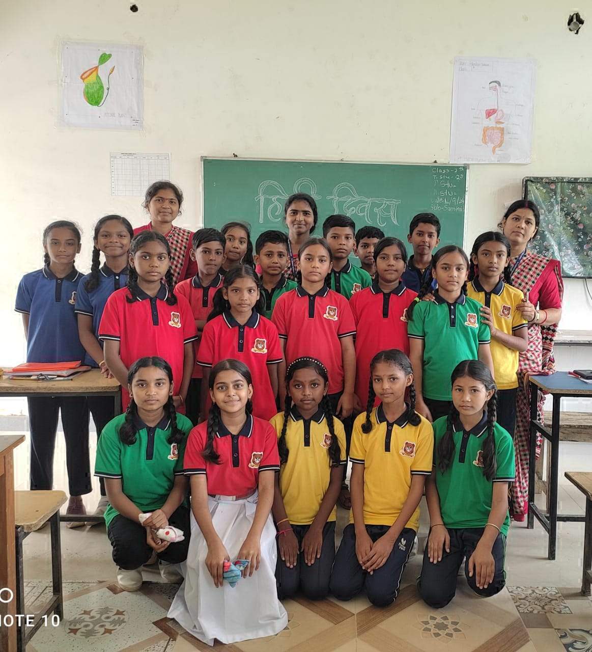हिंदी दिवस पर कविता पाठ और निबंध स्पर्धा हिंदी दिवस पर कविता पाठ और निबंध स्पर्धा