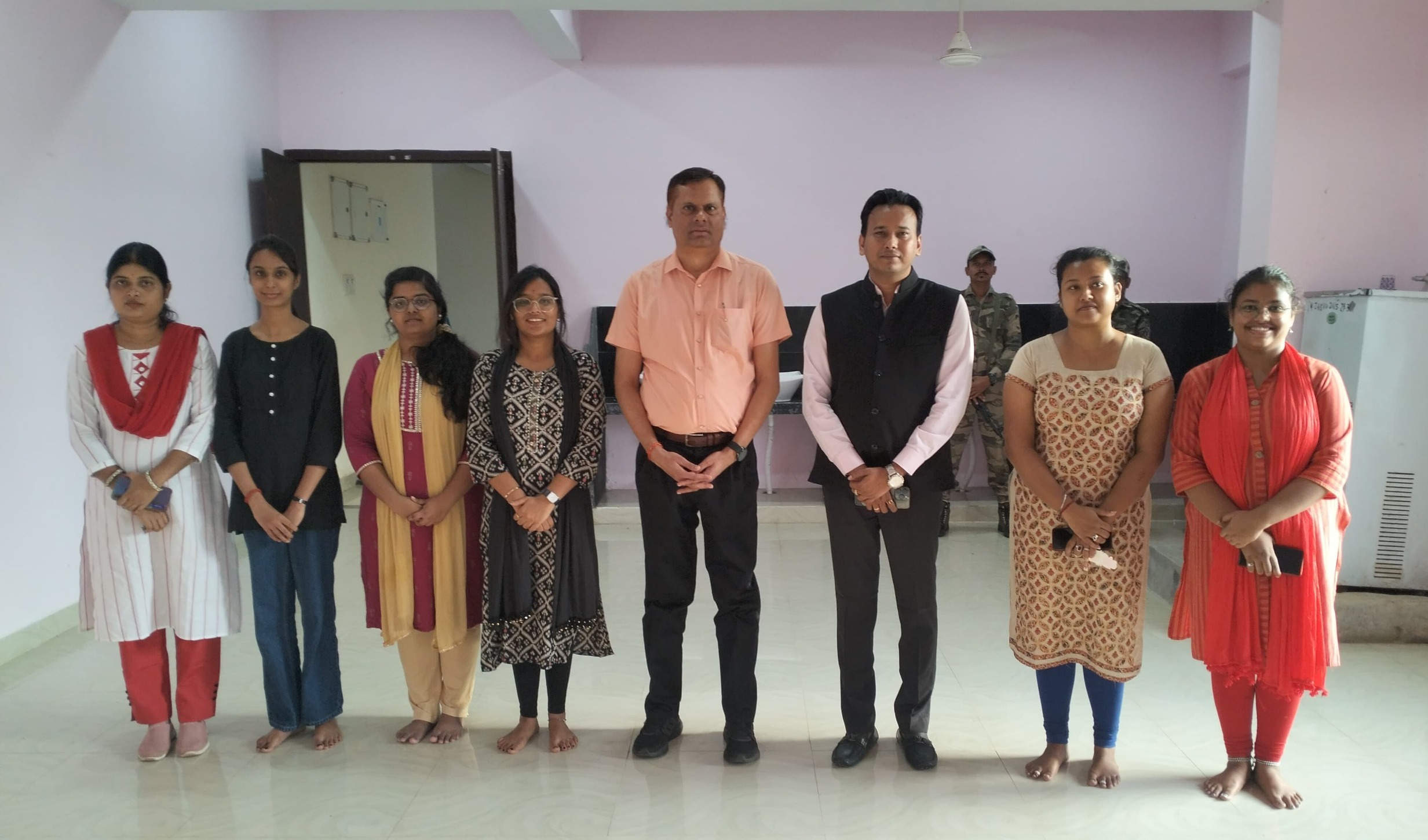 कुलपति व कलेक्टर ने किया नवीन महिला छात्रावास का निरीक्षण कुलपति व कलेक्टर ने किया नवीन महिला छात्रावास का निरीक्षण