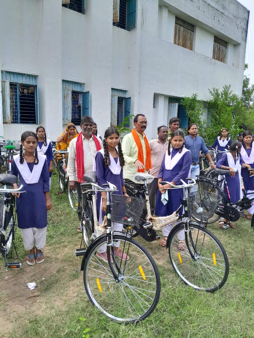 छात्राओं को मिली साइकिल छात्राओं को मिली साइकिल