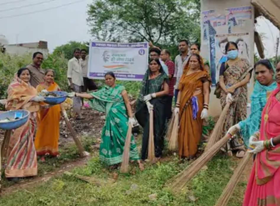 पौधरोपण कर स्वच्छता की शपथ
