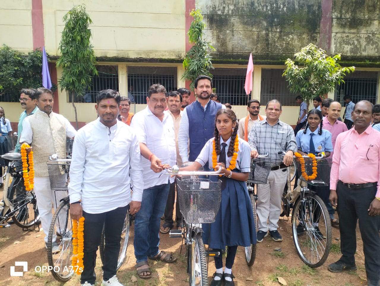 साइकिल मिलने से छात्राओं की राह हुई आसान साइकिल मिलने से छात्राओं की राह हुई आसान