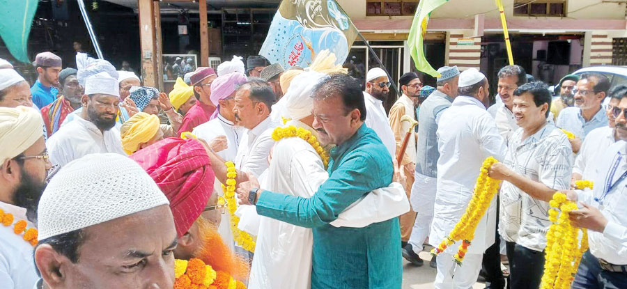 ईद मिलादुन्नबी पर निकाला जुलूस, कांग्रेसियों ने किया स्वागत