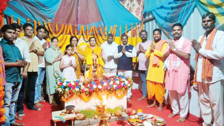 विभिन्न संगठनों ने गणपति धाम में मंदिर निर्माण के लिए दिया सहयोग, भक्तों का तांता विभिन्न संगठनों ने गणपति धाम में मंदिर निर्माण के लिए दिया सहयोग, भक्तों का तांता