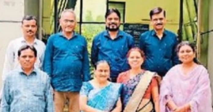 पुस्तक लेखन के लिए शिक्षिका सुचिता का चयन पुस्तक लेखन के लिए शिक्षिका सुचिता का चयन