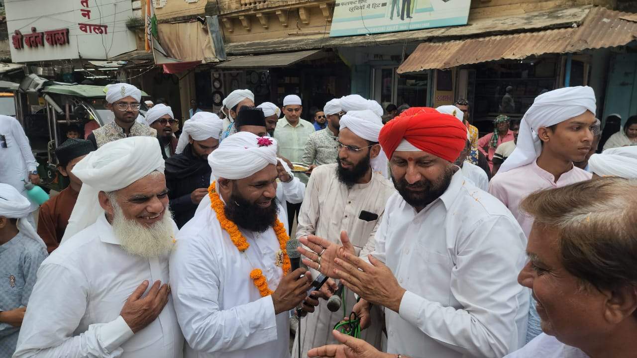 ईद मिलादुन्नबी पर शांतिपूर्वक जुलूस निकाली ईद मिलादुन्नबी पर शांतिपूर्वक जुलूस निकाली