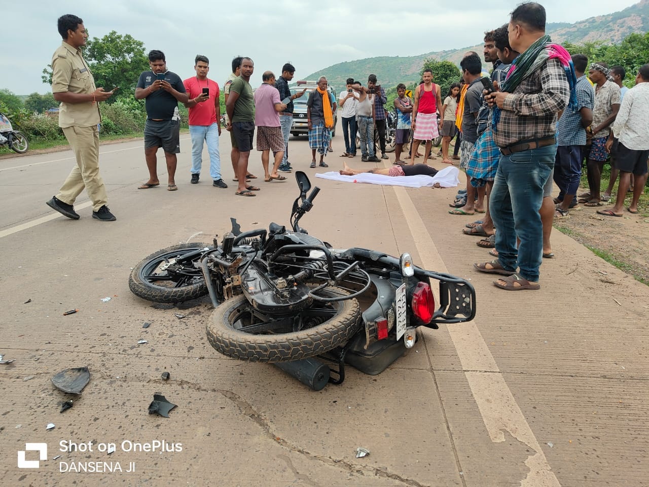 ट्रेलर की चपेट में युवक की मौत, आरोपी चालक फरार ट्रेलर की चपेट में युवक की मौत, आरोपी चालक फरार