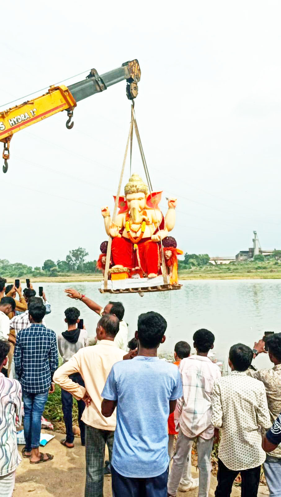 गणपति बप्पा मोरया, अगले बरस तू जल्दी आ...