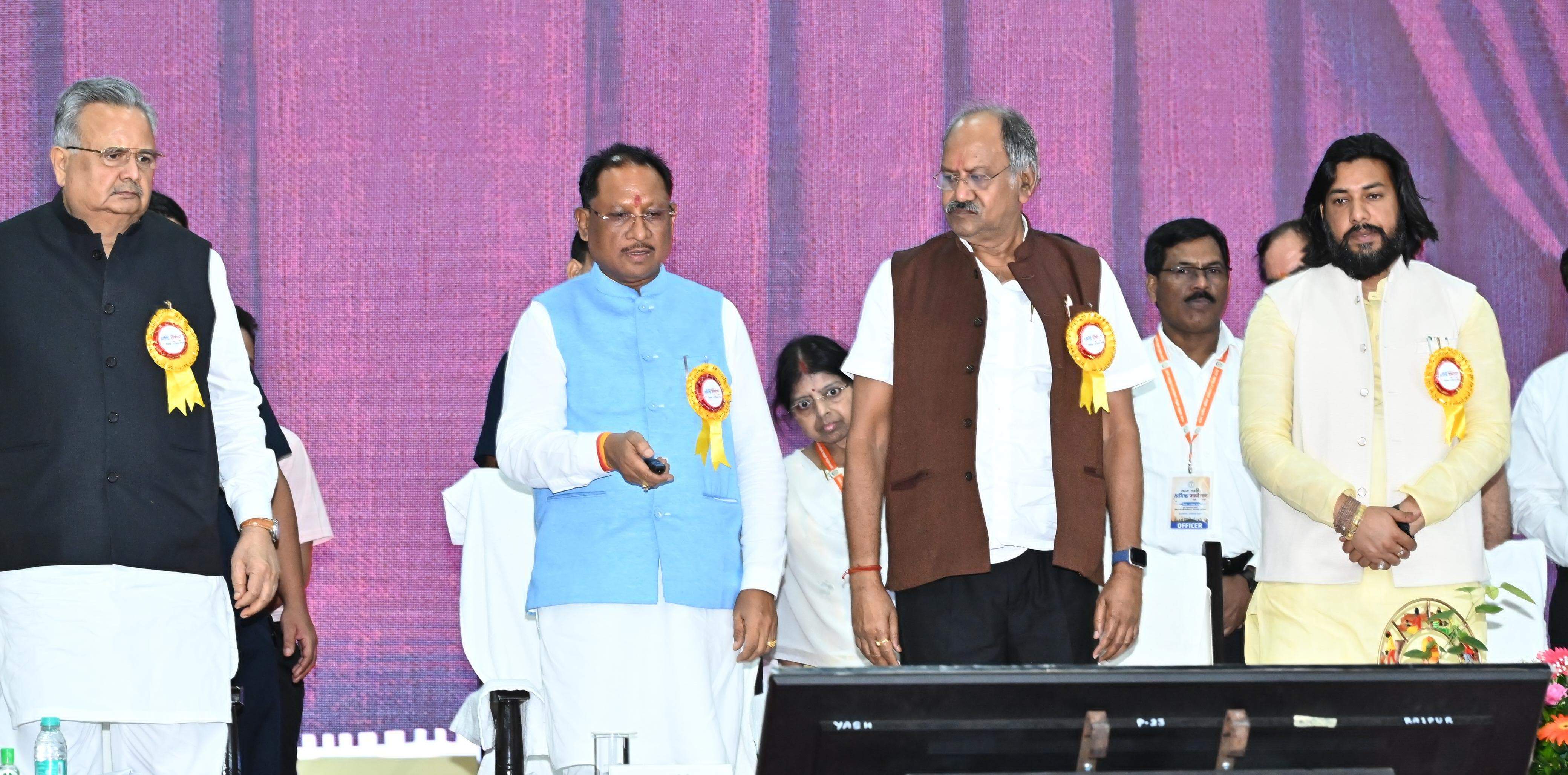 सीएम ने 1326 श्रमिकों को विभिन्न योजनाओं के अंतर्गत वितरित किए 1.47 करोड़ 