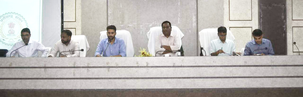कमिश्नर ने की समीक्षा