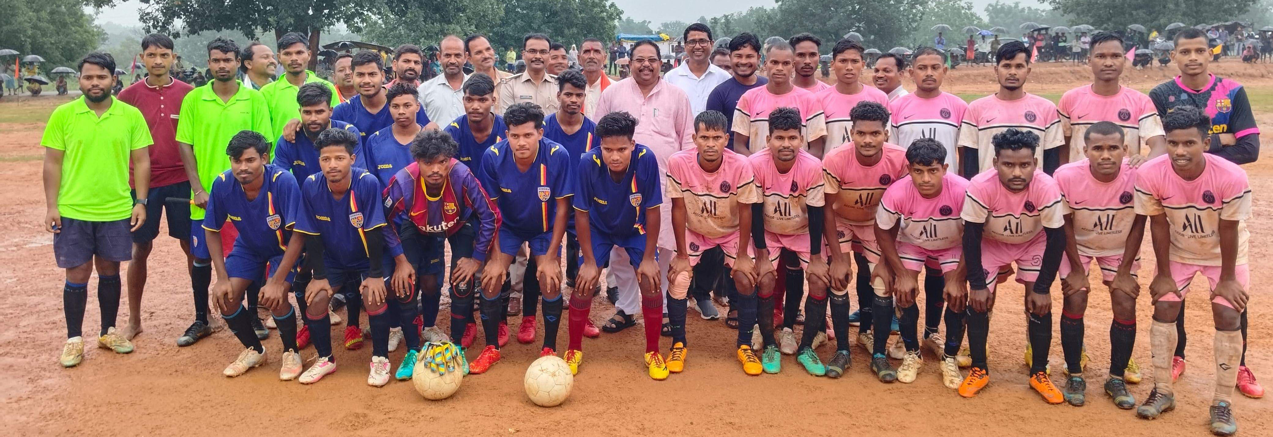फुटबॉल स्पर्धा : दरिमा की टीम ने मारी बाजी फुटबॉल स्पर्धा : दरिमा की टीम ने मारी बाजी