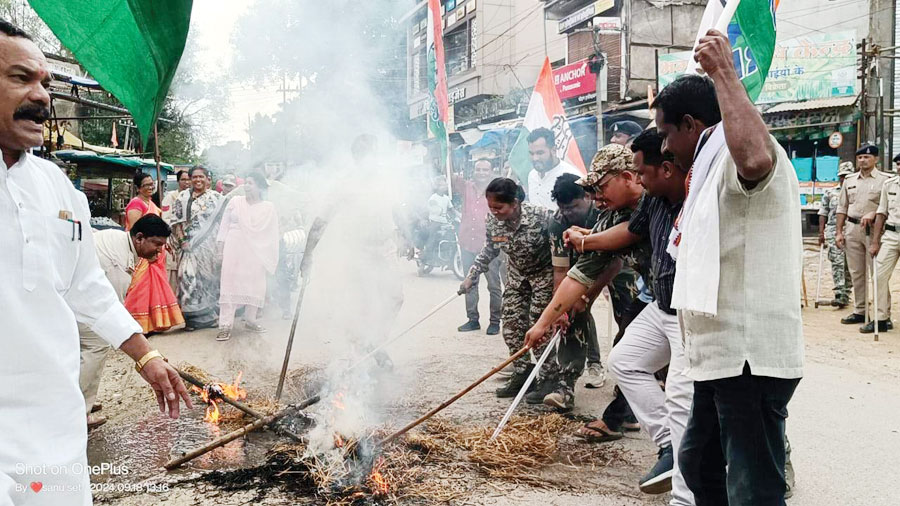 नेता प्रतिपक्ष राहुल पर टिप्पणी, पुतला फूंका नेता प्रतिपक्ष राहुल पर टिप्पणी, पुतला फूंका