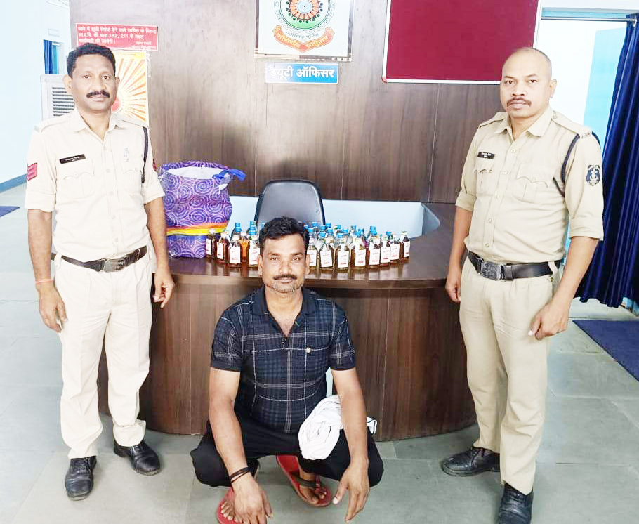 अवैध शराब रखने-बेचने के मामले में ढाबा मालिक गिरफ्तार अवैध शराब रखने-बेचने के मामले में ढाबा मालिक गिरफ्तार