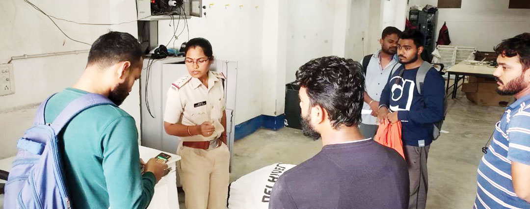 2 दुकानों का ताला तोड़ लाखों की चोरी 2 दुकानों का ताला तोड़ लाखों की चोरी