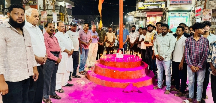 डॉ. अब्दुल रज़्जाक मेमन की 6वीं पुण्यतिथि, दी श्रद्धांजलि डॉ. अब्दुल रज़्जाक मेमन की 6वीं पुण्यतिथि, दी श्रद्धांजलि