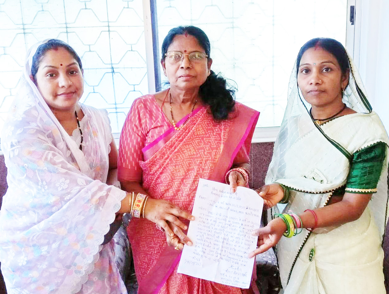 बड़े झाड़ के जंगल के नाम पर नहीं मिल रहा है 500 परिवारों को पीएम आवास योजना का लाभ बड़े झाड़ के जंगल के नाम पर नहीं मिल रहा है 500 परिवारों को पीएम आवास योजना का लाभ