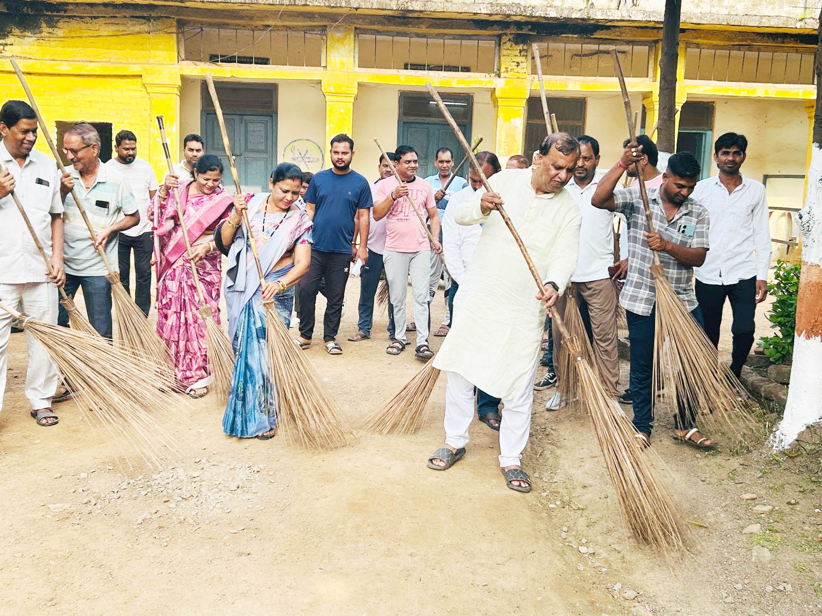 गांव, शहर, प्रदेश को स्वच्छ-सुंदर बनाने स्वच्छता को सामाजिक आंदोलन बनाने की जरूरत -शिवरतन गांव, शहर, प्रदेश को स्वच्छ-सुंदर बनाने स्वच्छता को सामाजिक आंदोलन बनाने की जरूरत -शिवरतन
