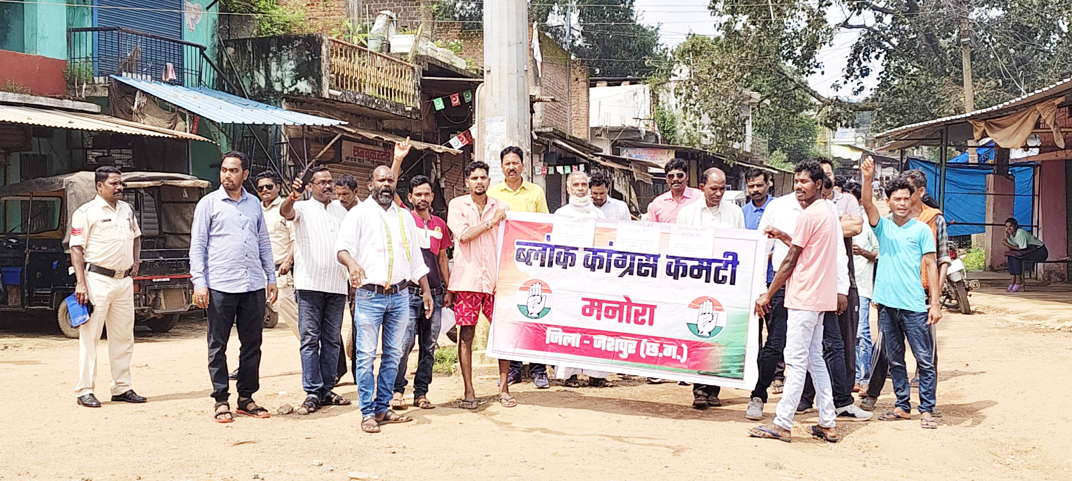 कवर्धा मामले को लेकर कांग्रेसियों के बंद का मिला-जुला असर कवर्धा मामले को लेकर कांग्रेसियों के बंद का मिला-जुला असर