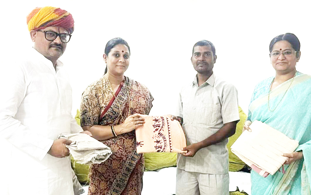 खरपतवार से कंचन बना रहे अंचल के किशोर-प्रज्ञा