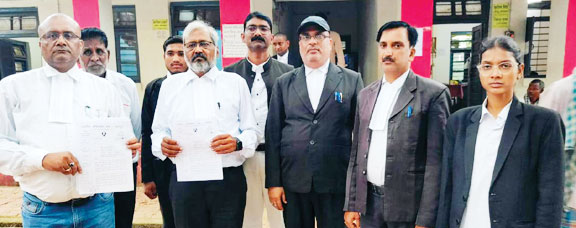 अधिवक्ताओं ने एसडीएम कोर्ट का किया बहिष्कार अधिवक्ताओं ने एसडीएम कोर्ट का किया बहिष्कार