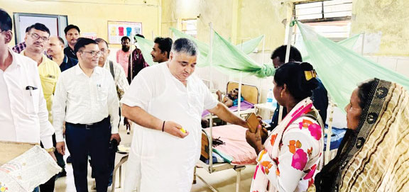 राष्ट्रीय वृद्धाजन स्वास्थ्य देखभाल कार्यक्रम में विधायक हुए शामिल, मरीजों को बांटे फल राष्ट्रीय वृद्धाजन स्वास्थ्य देखभाल कार्यक्रम में विधायक हुए शामिल, मरीजों को बांटे फल