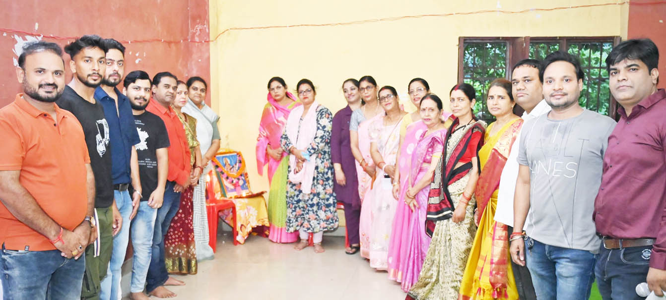 कुरुद में गुजरात के ट्रेनर देंगे रासगरबा डांडिया का प्रशिक्षण कुरुद में गुजरात के ट्रेनर देंगे रासगरबा डांडिया का प्रशिक्षण