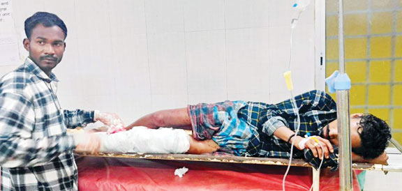 वाहन की ठोकर, बाइक चालक गंभीर वाहन की ठोकर, बाइक चालक गंभीर