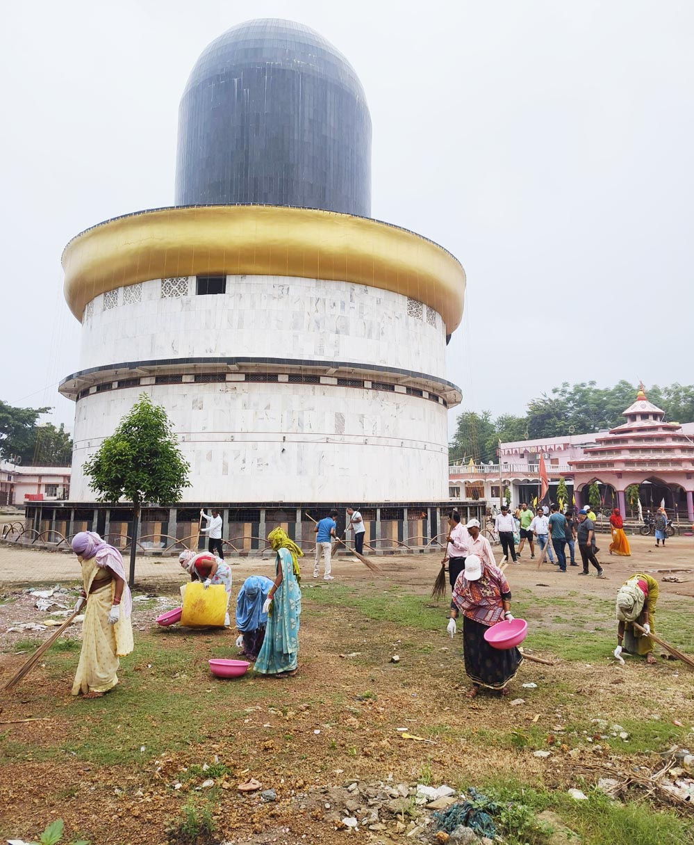 गतिविधि संस्था ने की मां पाताल भैरवी मंदिर परिसर की सफाई गतिविधि संस्था ने की मां पाताल भैरवी मंदिर परिसर की सफाई
