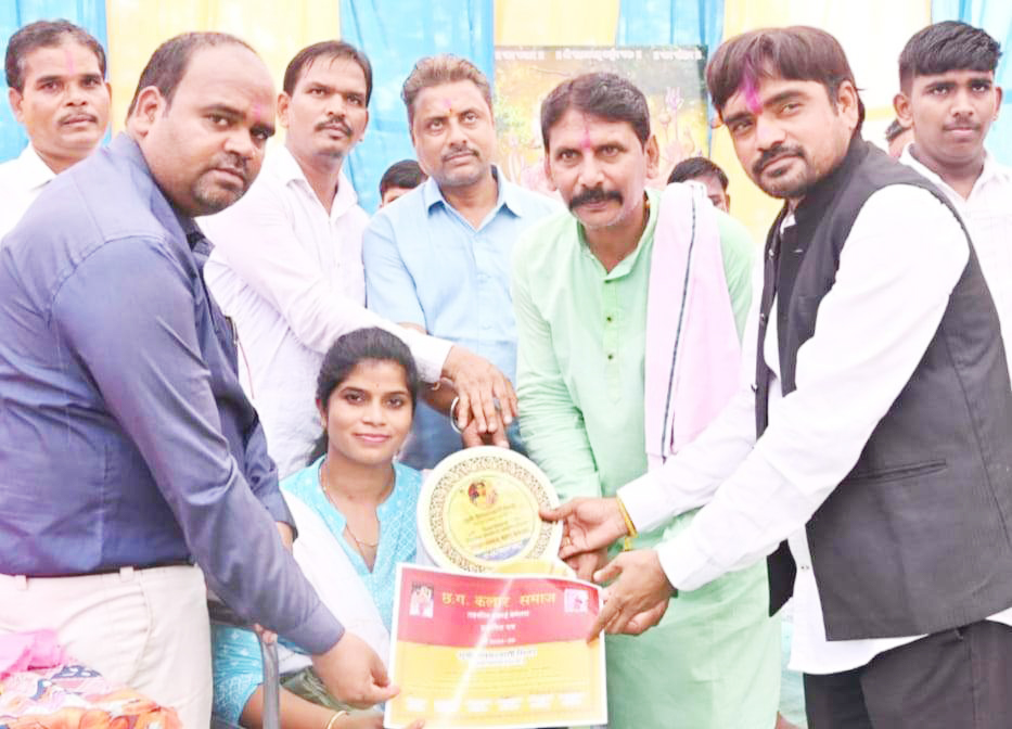 हिमकल्याणी ने शिक्षा के क्षेत्र में उत्कृष्ट भूमिका निभाई है - विजय हिमकल्याणी ने शिक्षा के क्षेत्र में उत्कृष्ट भूमिका निभाई है - विजय