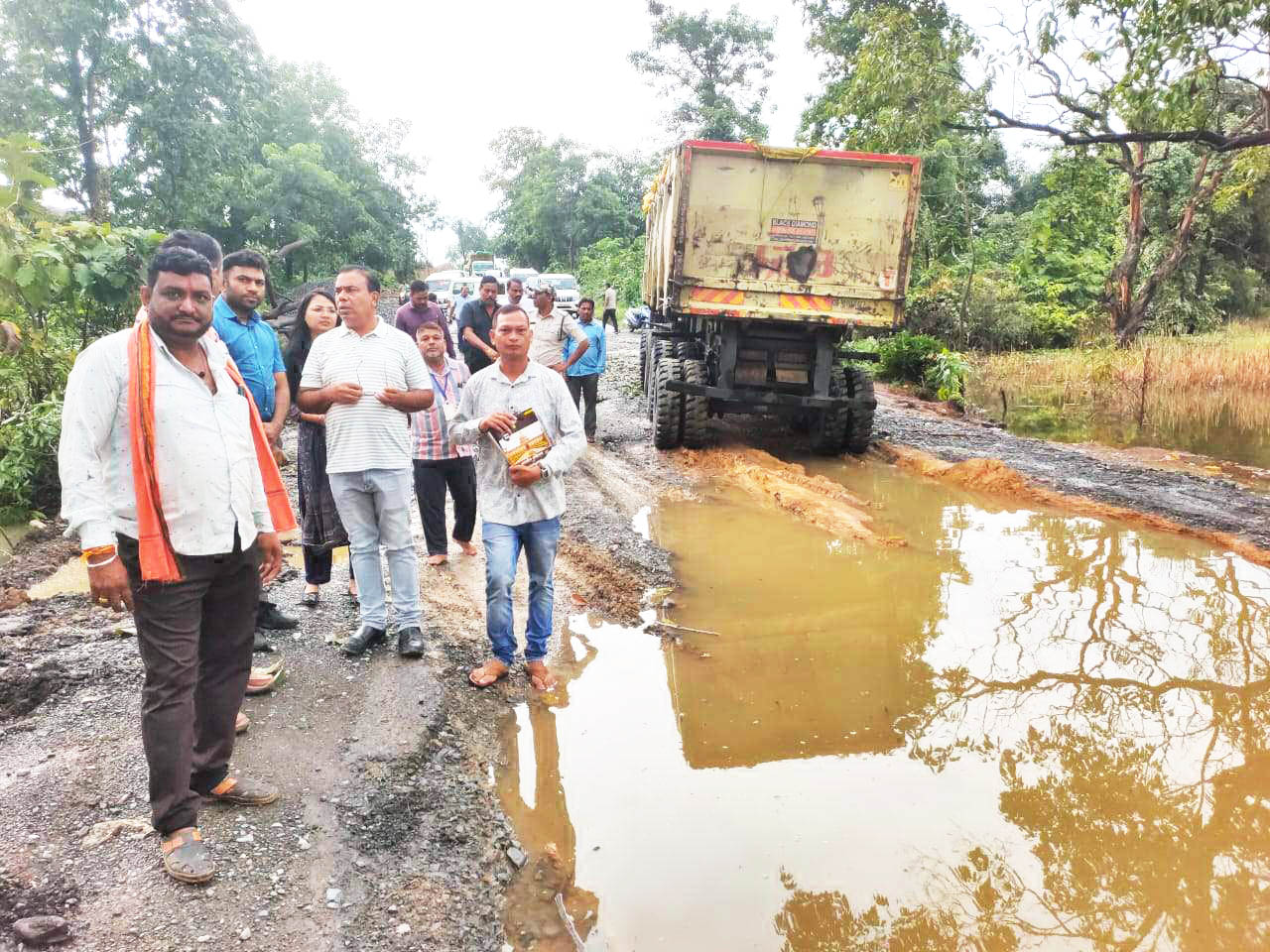 बाधित स्टेट हाईवे को लेकर बैठक बाधित स्टेट हाईवे को लेकर बैठक