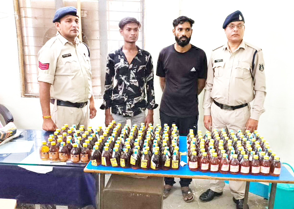 शराब संग 2 आरोपी गिरफ्तार शराब संग 2 आरोपी गिरफ्तार