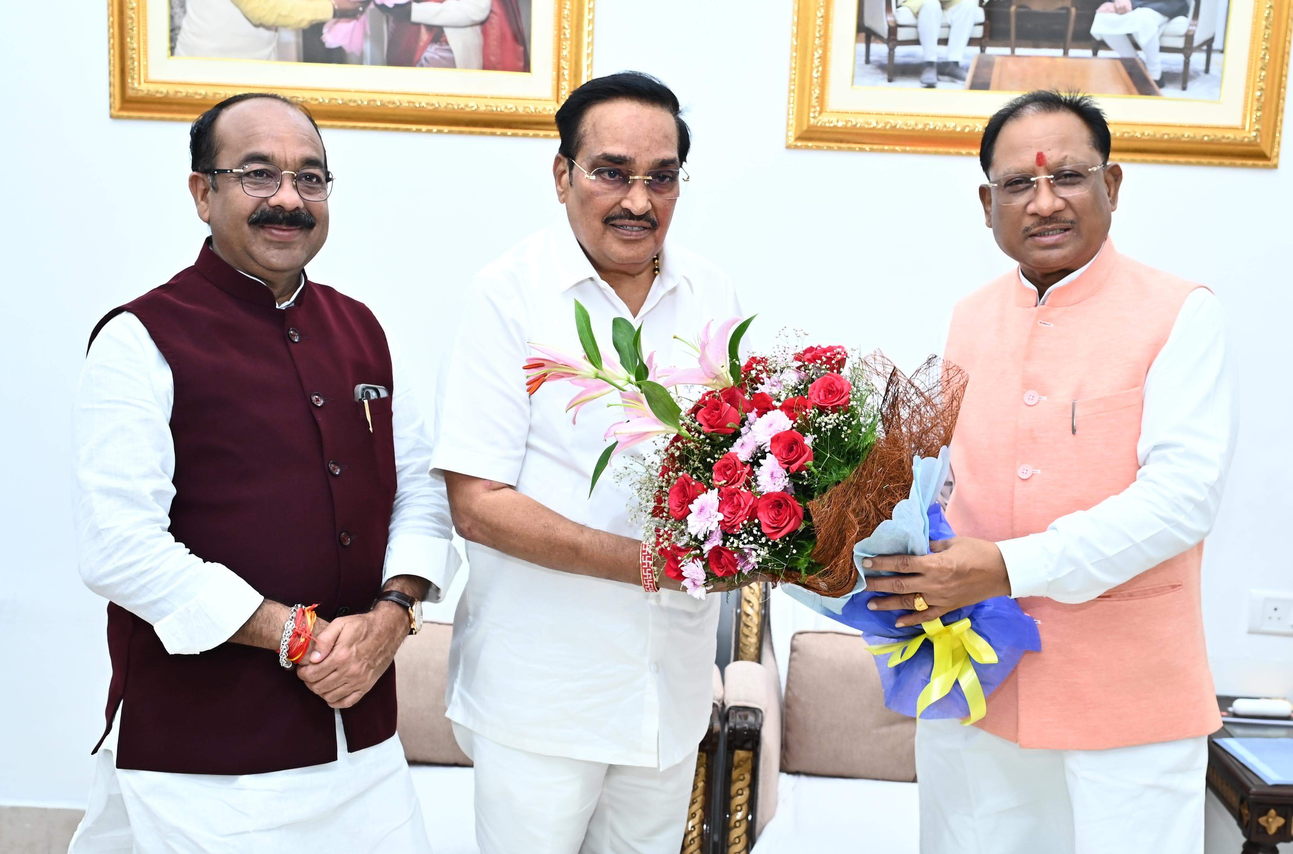 केन्द्रीय मंत्री पाटिल मिले सीएम से केन्द्रीय मंत्री पाटिल मिले सीएम से