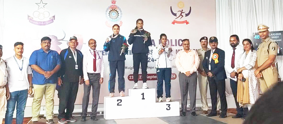 ज्ञानेश्वरी ने पुलिस भारोत्तोलन गेम्स में जीता गोल्ड मेडल ज्ञानेश्वरी ने पुलिस भारोत्तोलन गेम्स में जीता गोल्ड मेडल