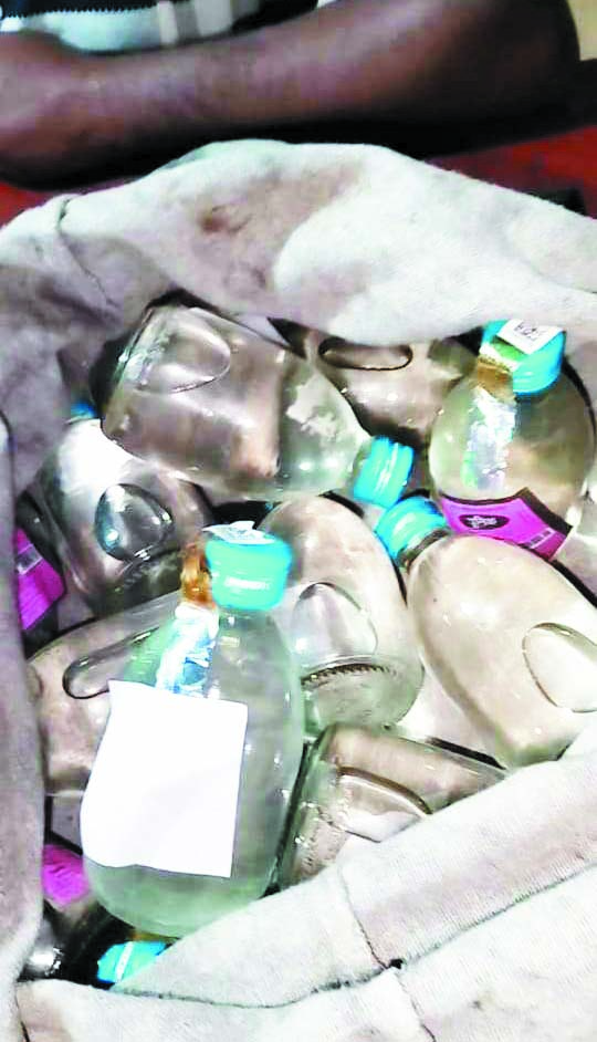 ढाबा से शराब जब्त