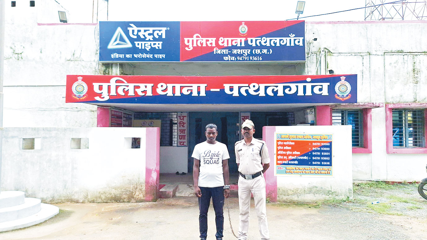 मोबाइल रिचार्ज के लिए मांगा पैसा, नहीं देने पर पिता की हत्या, बेटा गिरफ्तार